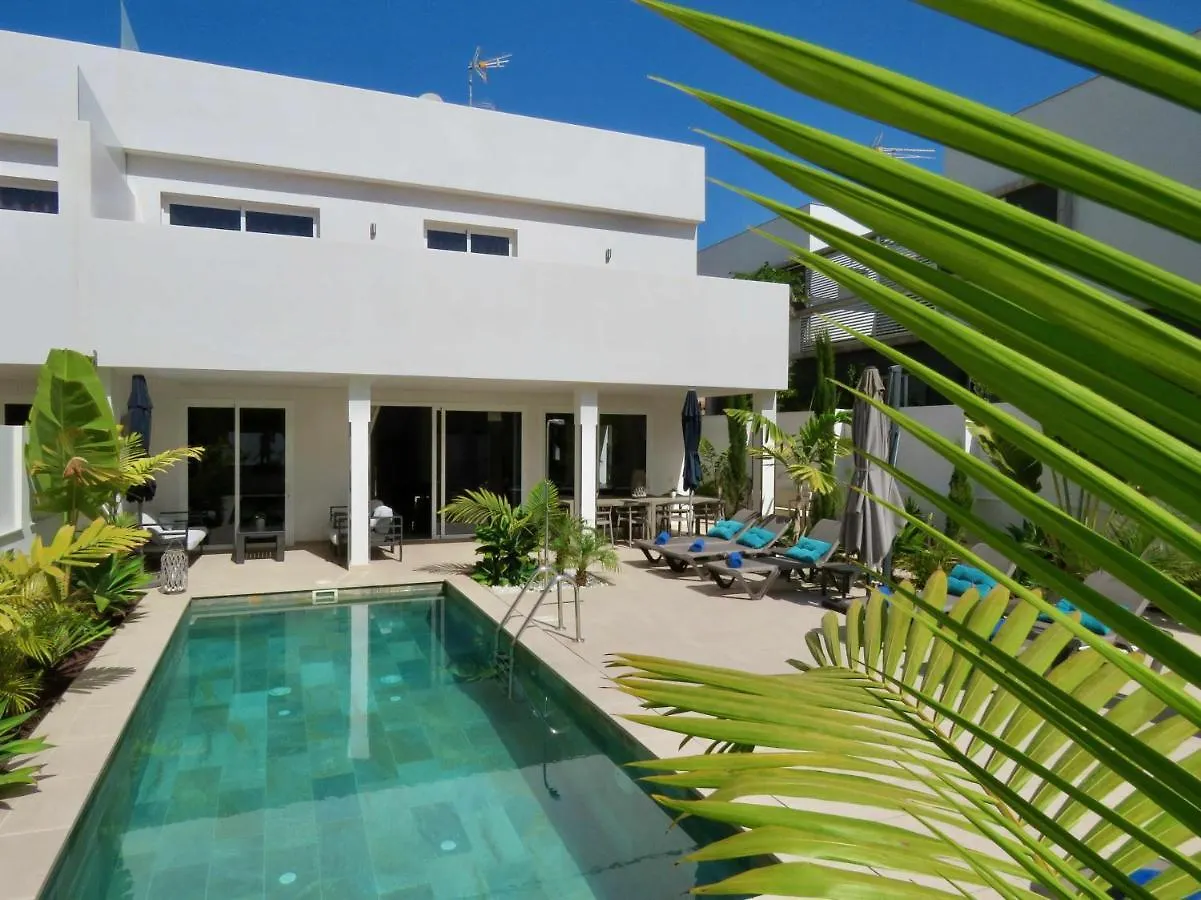 Villa Palm Breeze location